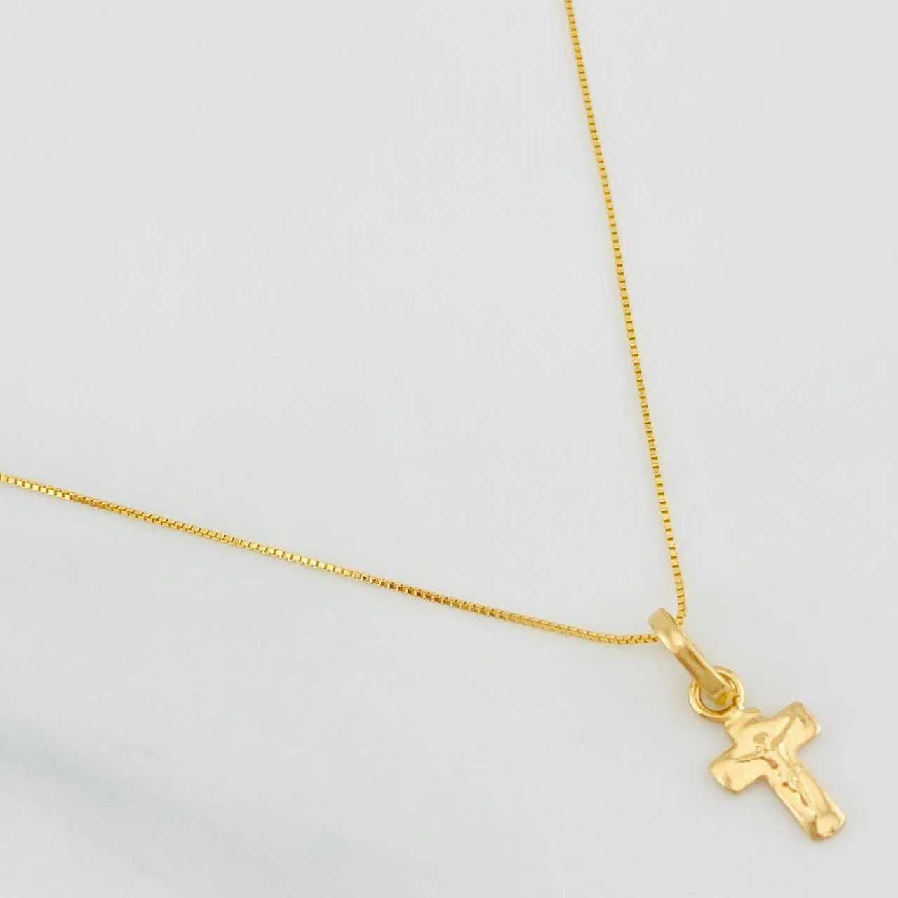 Set Cadena Veneciana + Dije Cruz Cristo / 1.6g / 20 in Oro Amarillo 18K - Image 2