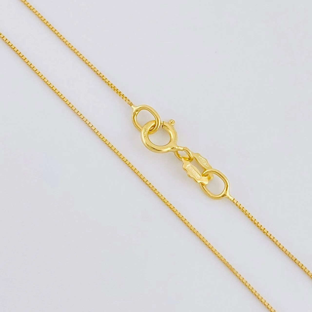 Set Cadena Veneciana + Dije Cruz Lisa / 1.15 g / 19 3/4 in Oro Amarillo 18K - Image 4