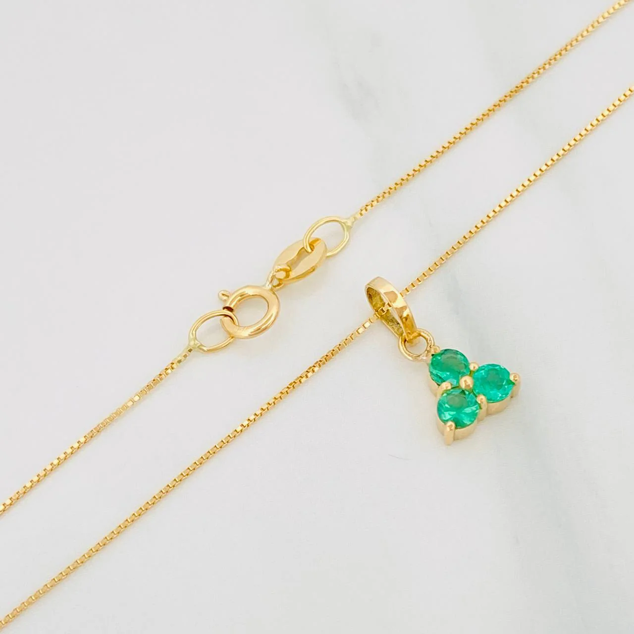 Set Cadena Veneciana + Dije Flor Esmeralda 25Pts / 1.65g / 20 in Oro Amarillo 18K - Image 3