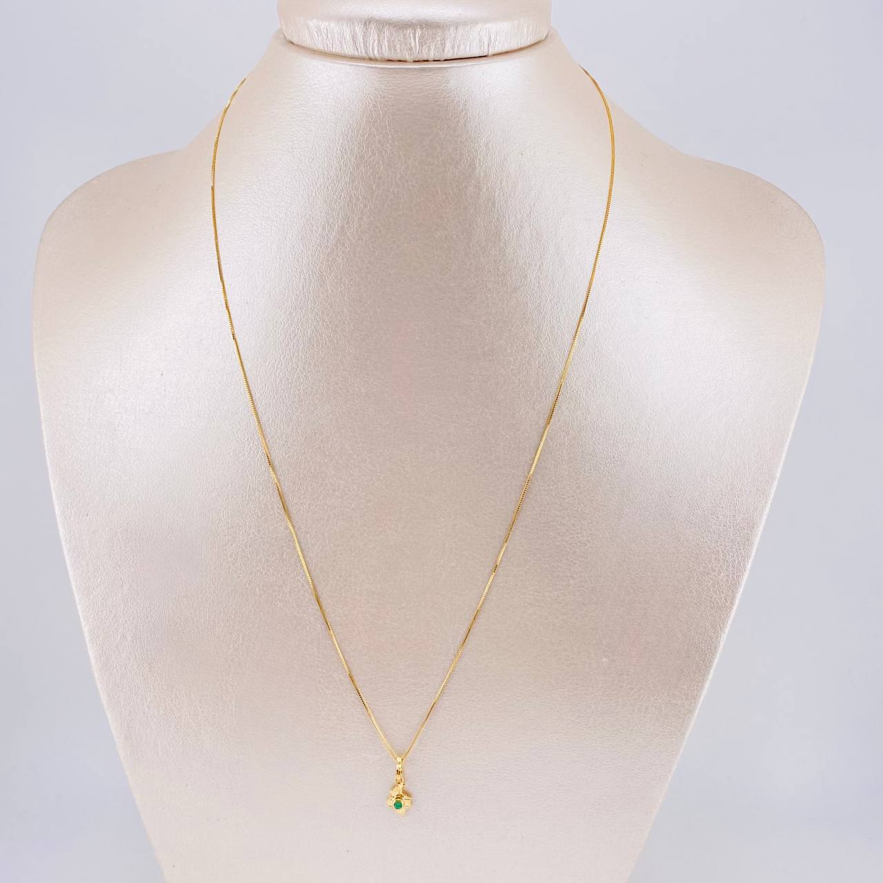 Set Cadena Veneciana + Dije Mapa Esmeralda 4 Pts / 1.1g / 18 in Oro Amarillo 18K - Image 3