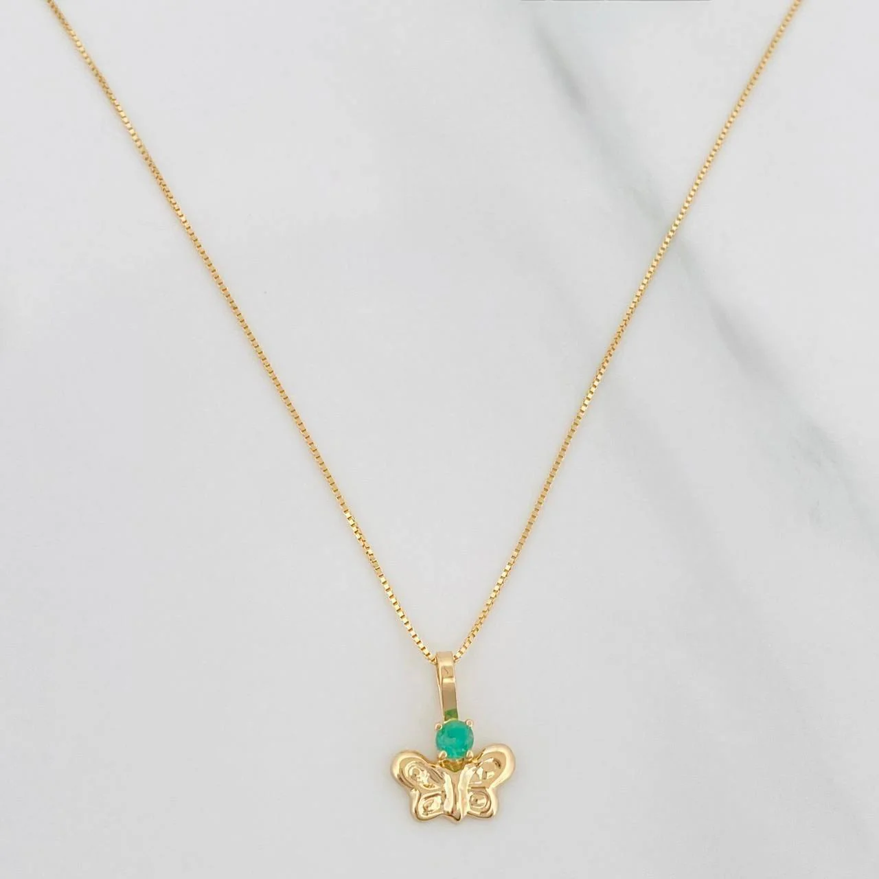 Set Cadena Veneciana + Dije Mariposa Esmeralda 06Pts / 1.3g / 18 in Oro Amarillo 18K