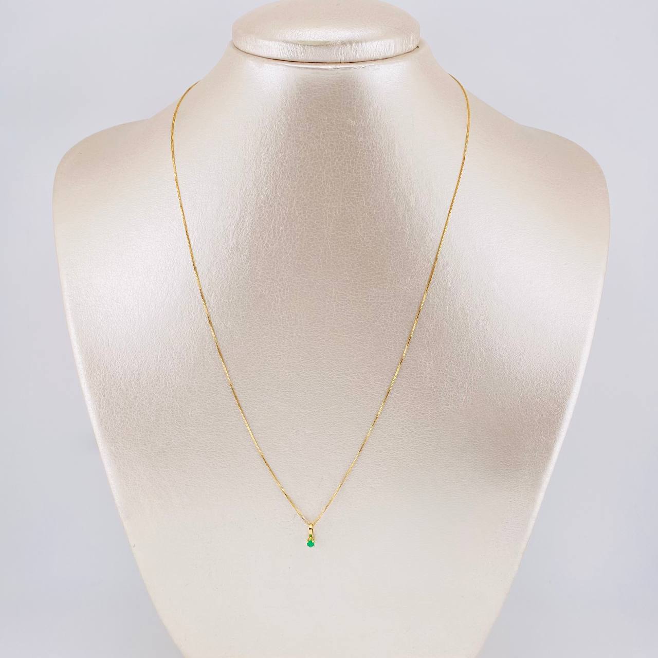 Set Cadena Veneciana + Dije Sencillo Redondo Esmeralda 3 Pts / 0.95 g / 17 3/4 in Oro Amarillo 18K - Image 3