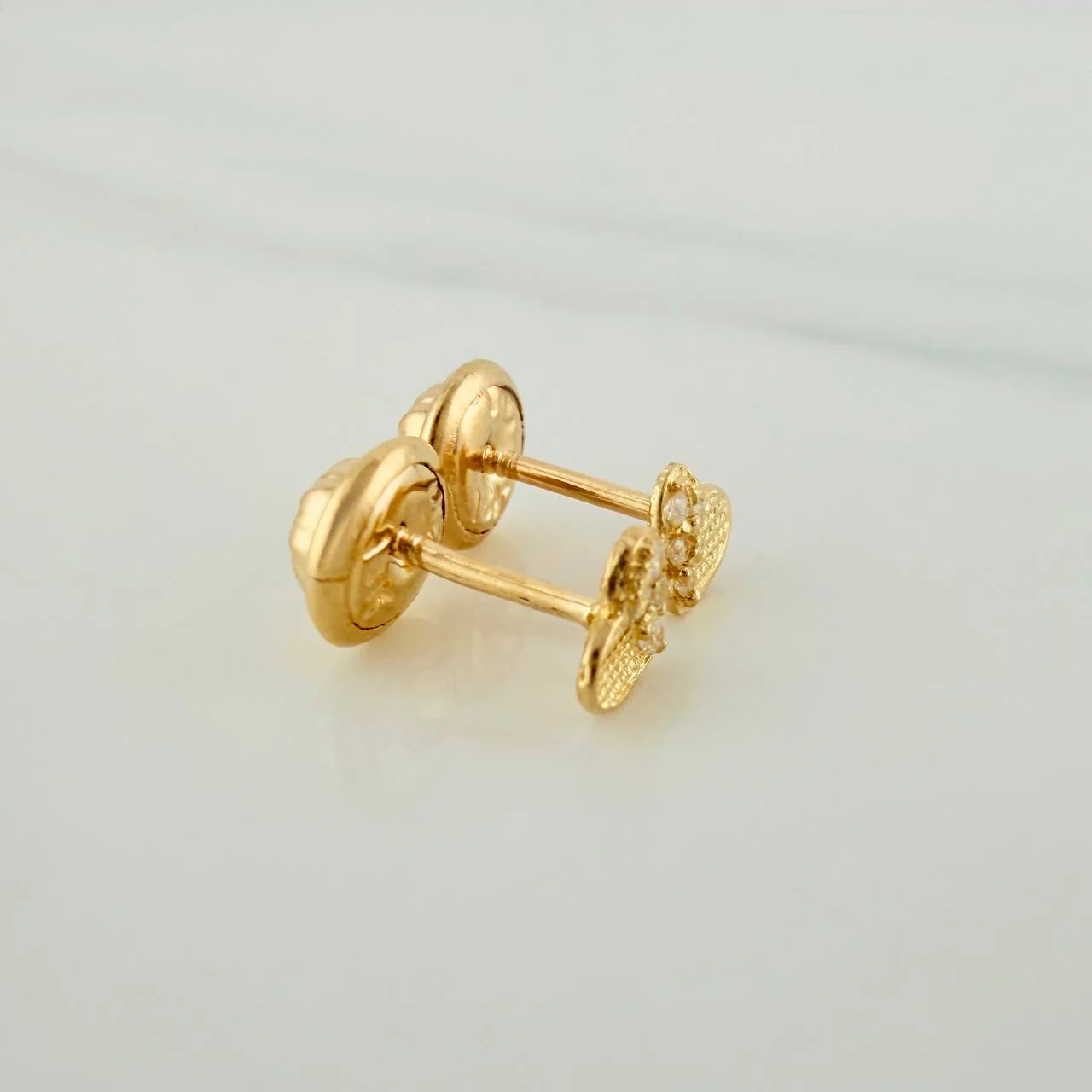 Topos Corazon Medio Destello 0.6 g / in / 3.98 mm Oro Amarillo 18K - Image 3