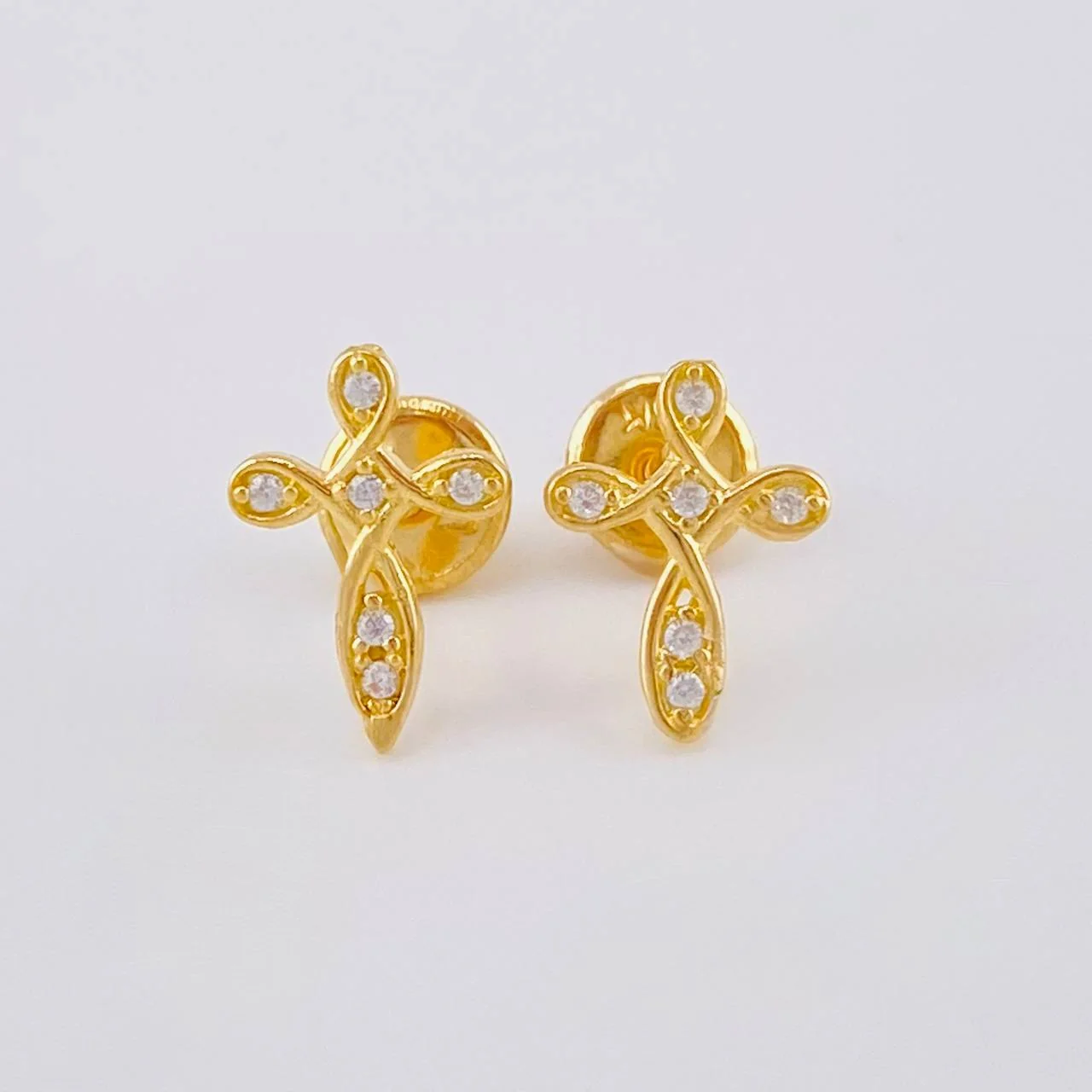 Topos Cruz Celta 0.95 g / in / 10 mm Oro Amarillo 18K
