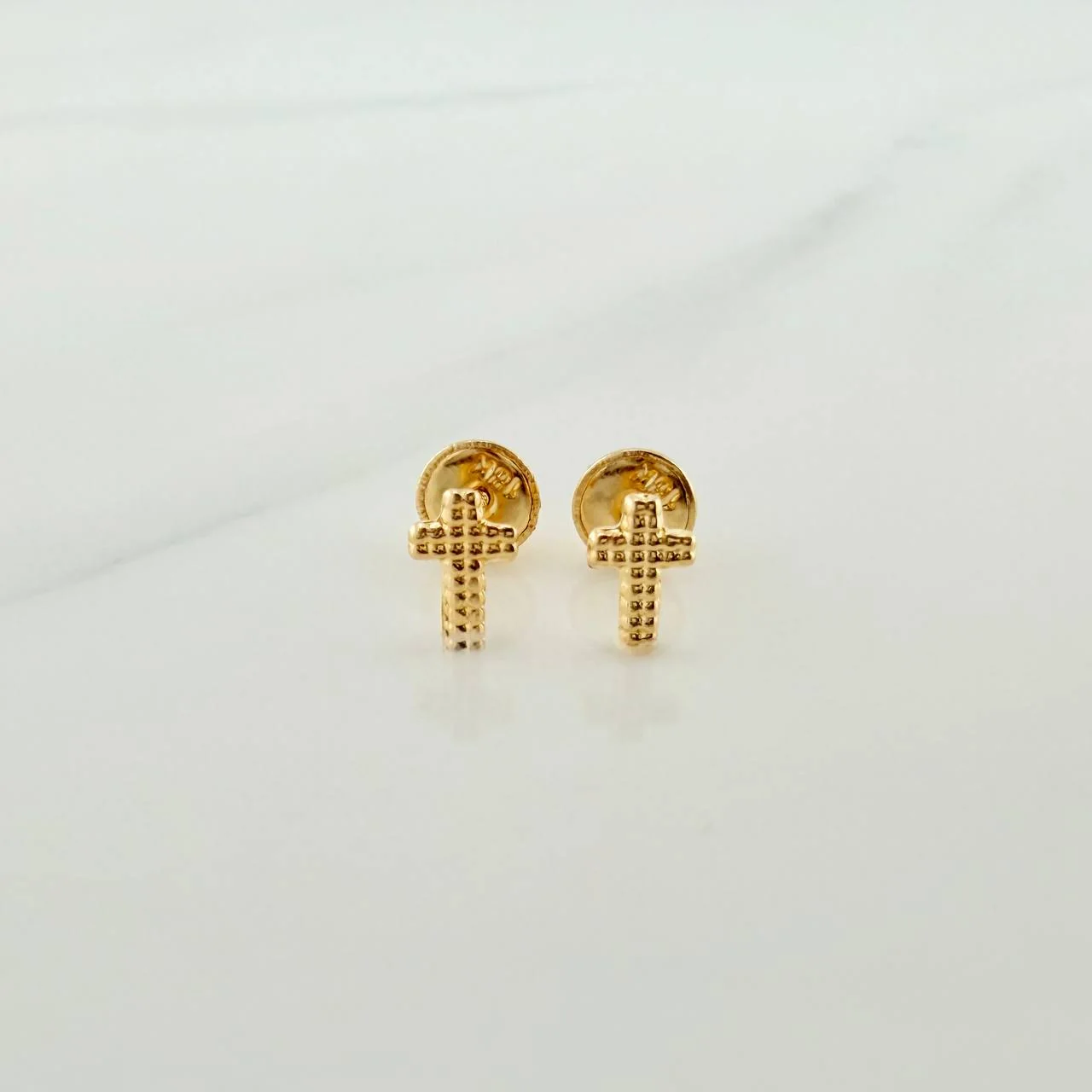 Topos Cruz Relieve 0.45gr / 7.8mm Oro Amarillo 18K