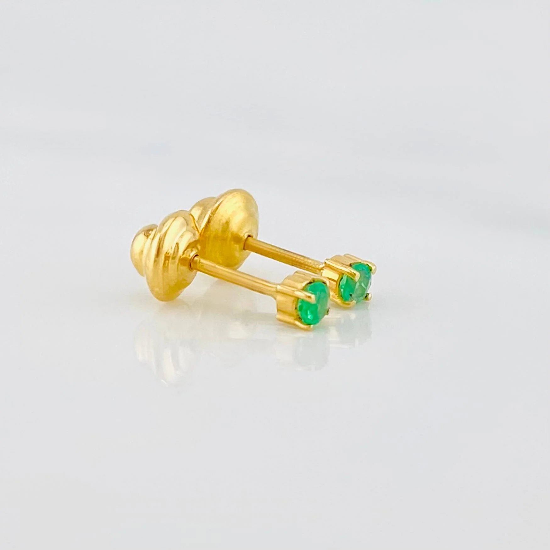 Topos Cuatro Garras Esmeraldas 08Pts 0.6 g / in / 2.2 mm Oro Amarillo 18K - Image 3