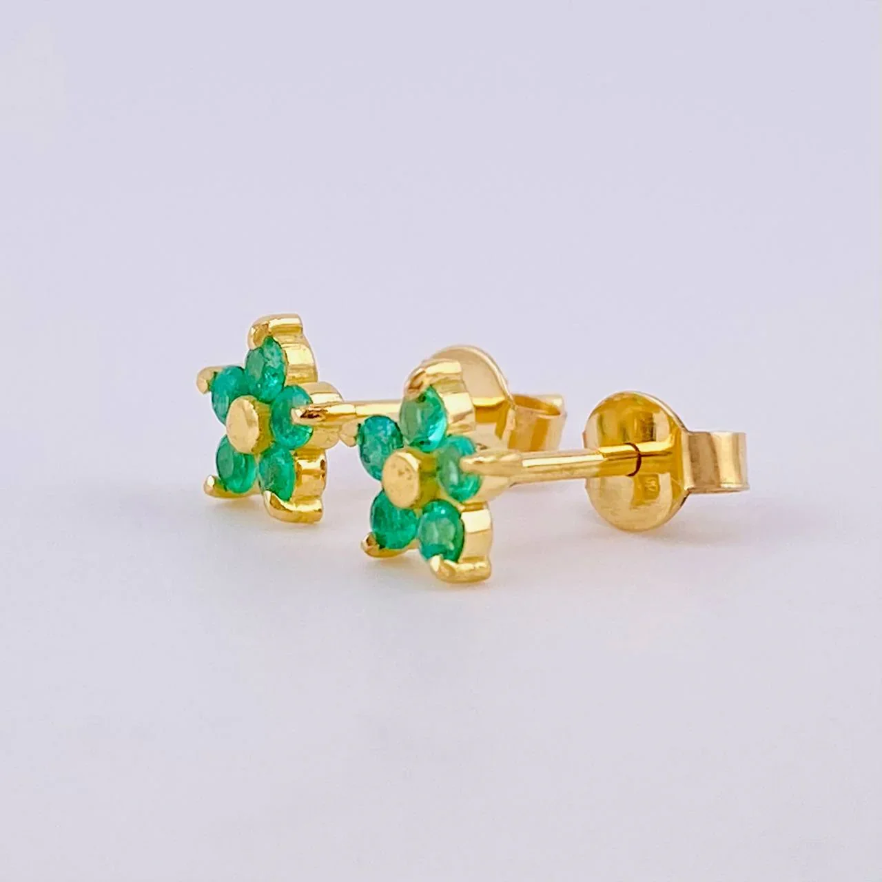 Topos Flor 5 Petalos Esmeraldas 15Pts 1.15 g / in / 5.45 mm Oro Amarillo 18K - Image 2