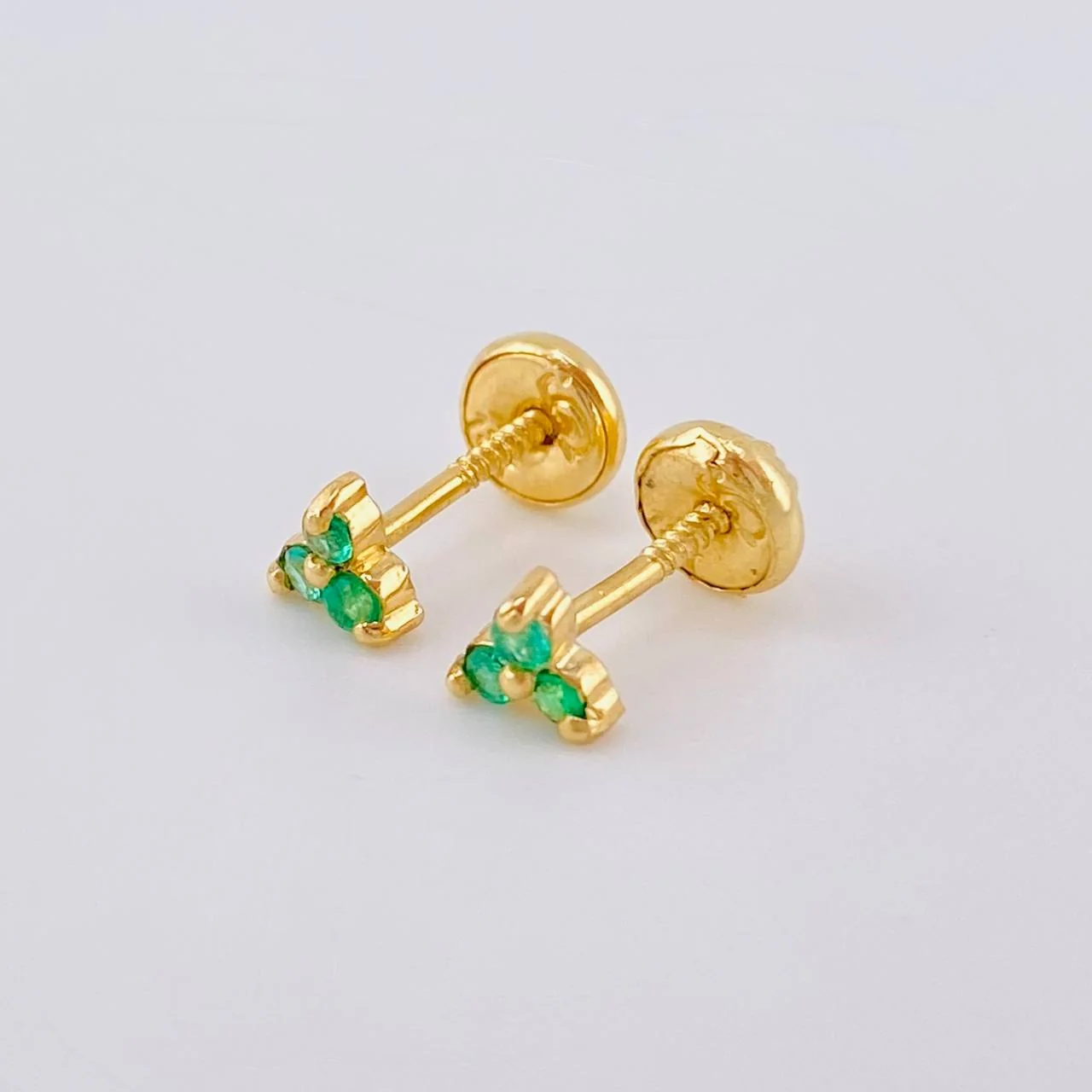 Topos Flor Trillum Esmeraldas 12Pts 0.9 g / in / 4.4 mm Oro Amarillo 18K - Image 2