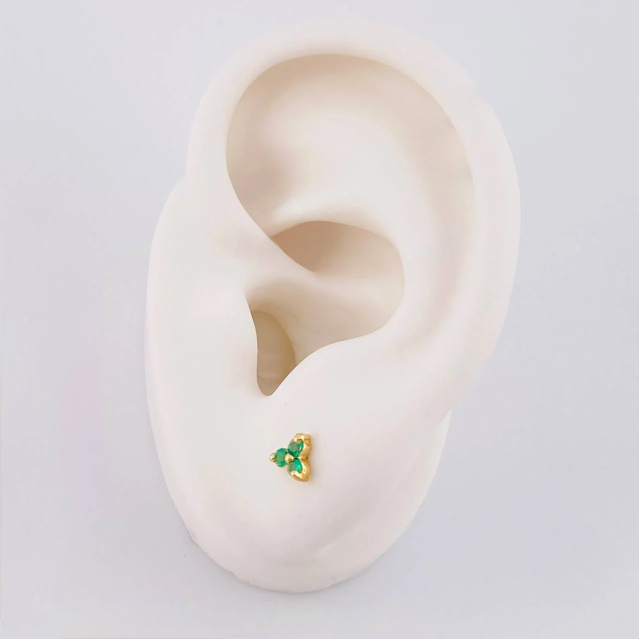 Topos Flor Trillum Esmeraldas 12Pts 0.9 g / in / 4.4 mm Oro Amarillo 18K - Image 4
