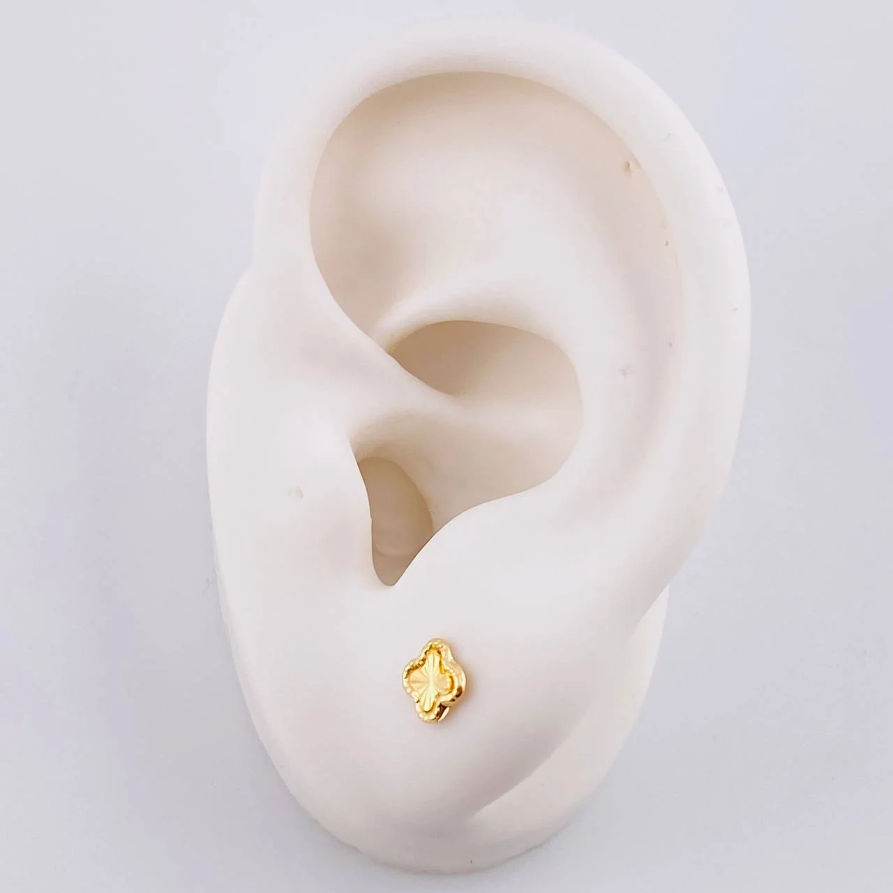 Topos Trebol 0.45 g / in / 5.1 mm Oro Amarillo 18K - Image 4