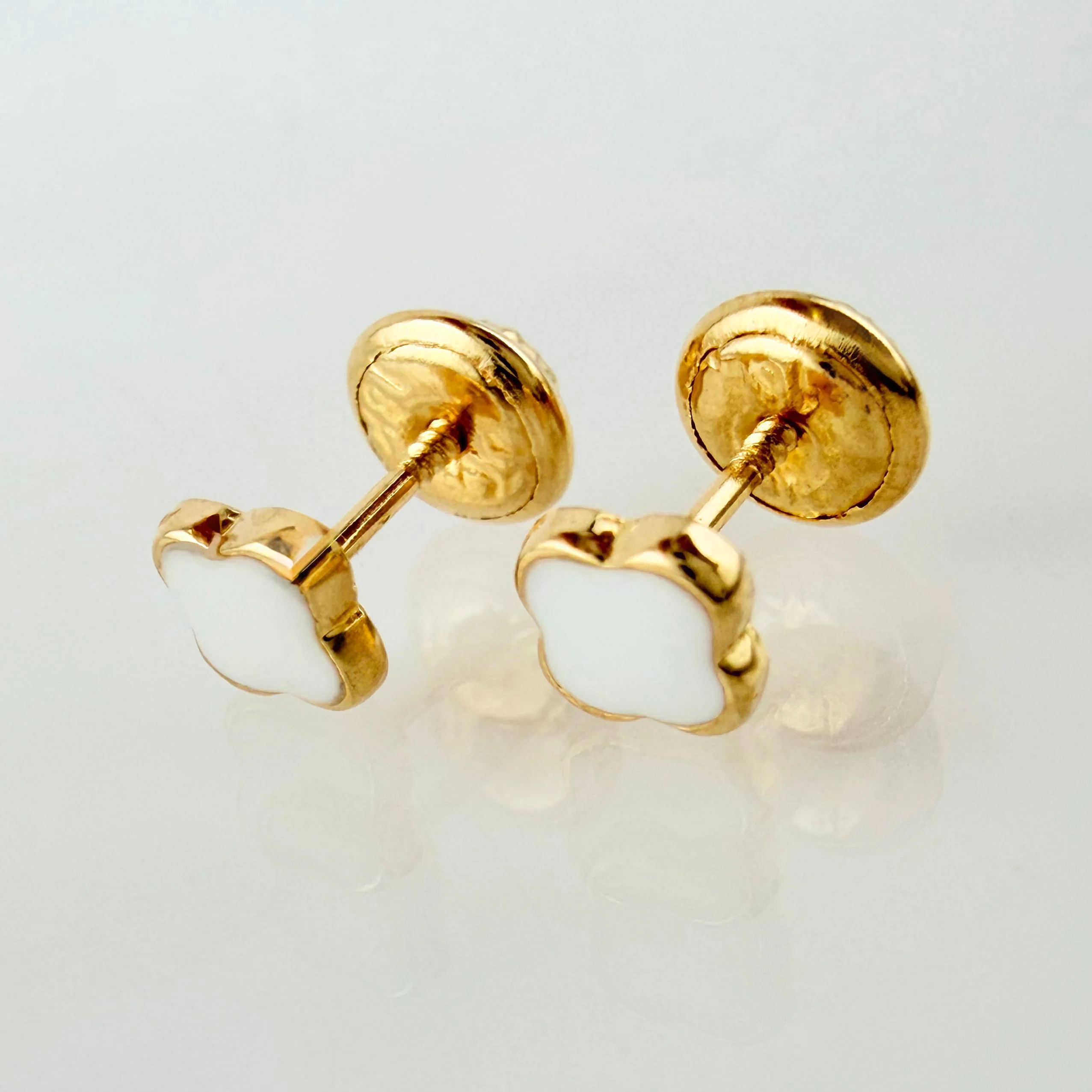 Topos Trebol Blanco 0.8gr / 4.6mm Oro Amarillo 18K - Image 3