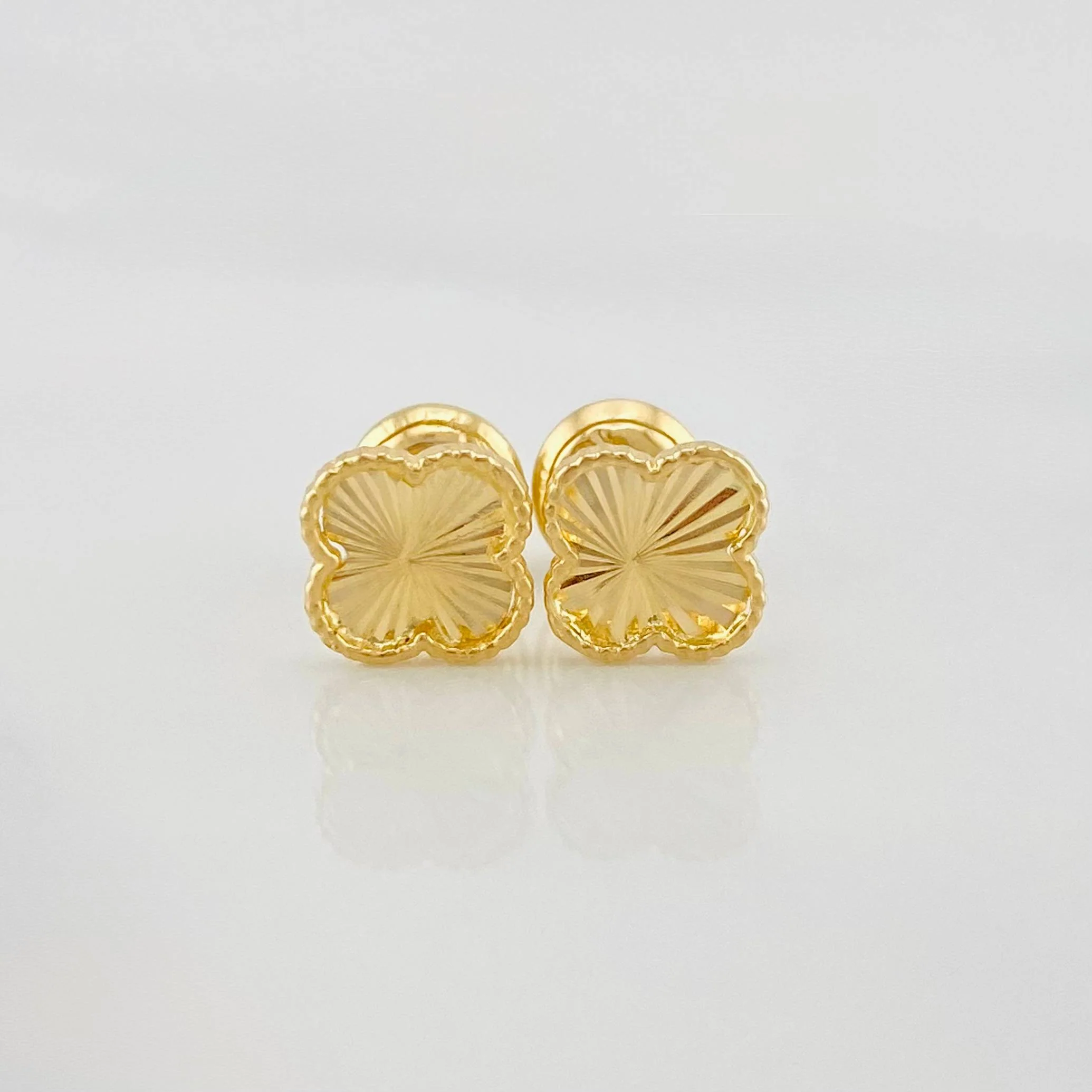 Topos Trébol Diamantado 0.95 g / in / 6.74 mm Oro Amarillo 18K
