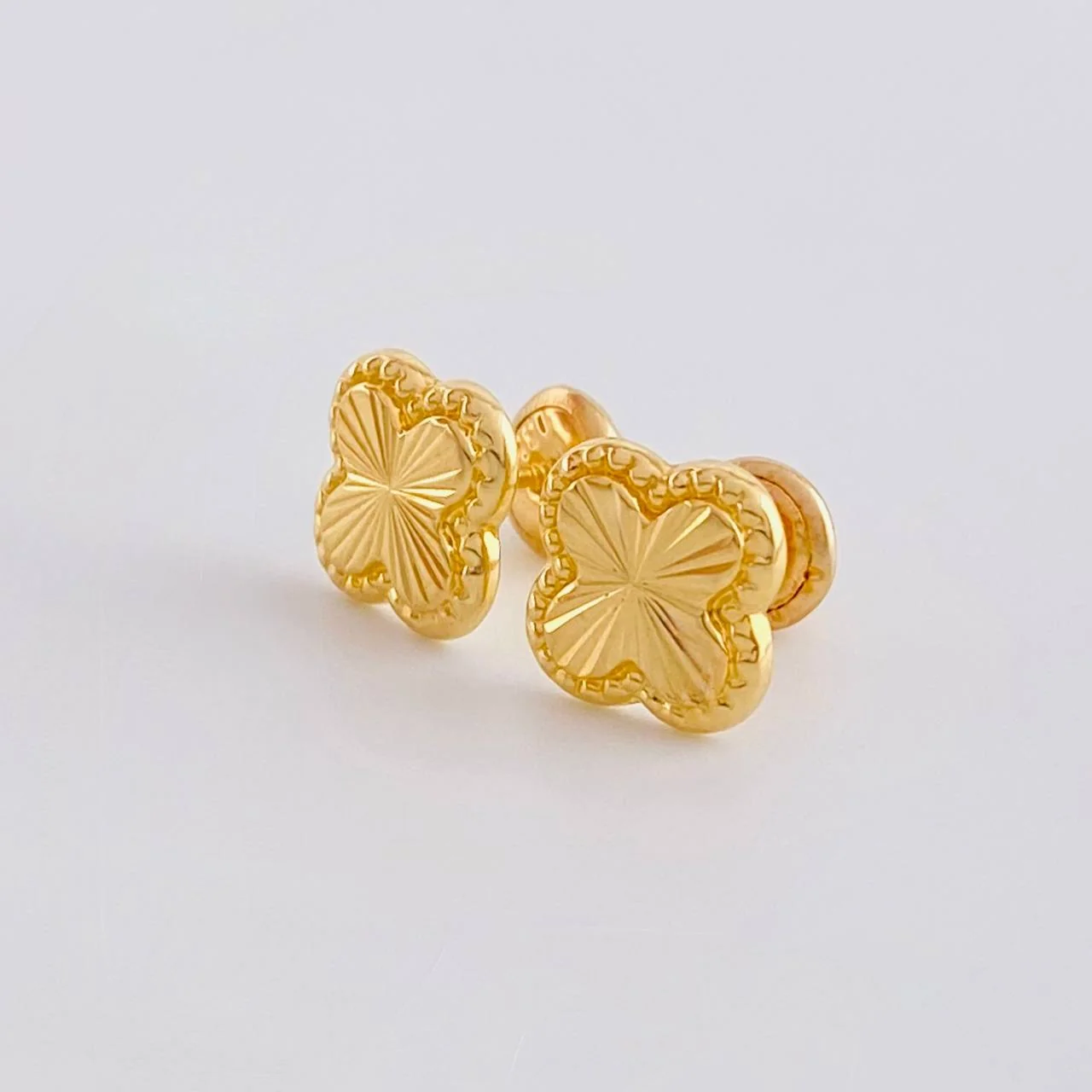 Topos Trebol Diamantado 1.05g / in / 8.5mm Oro Amarillo 18K - Image 2