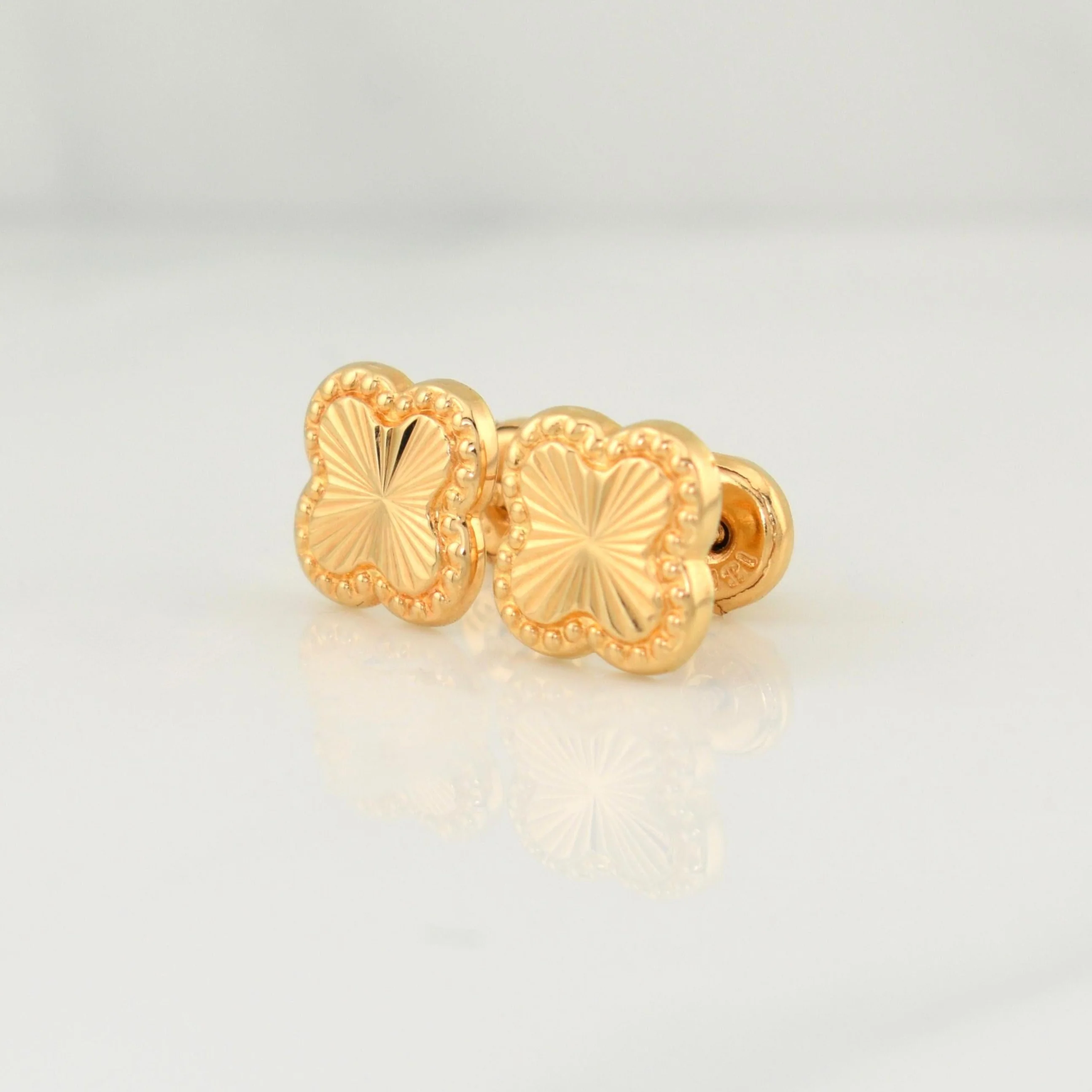 Topos Trebol Diamantado 1.15gr / 8.6mm Oro Amarillo 18K ! - Image 2