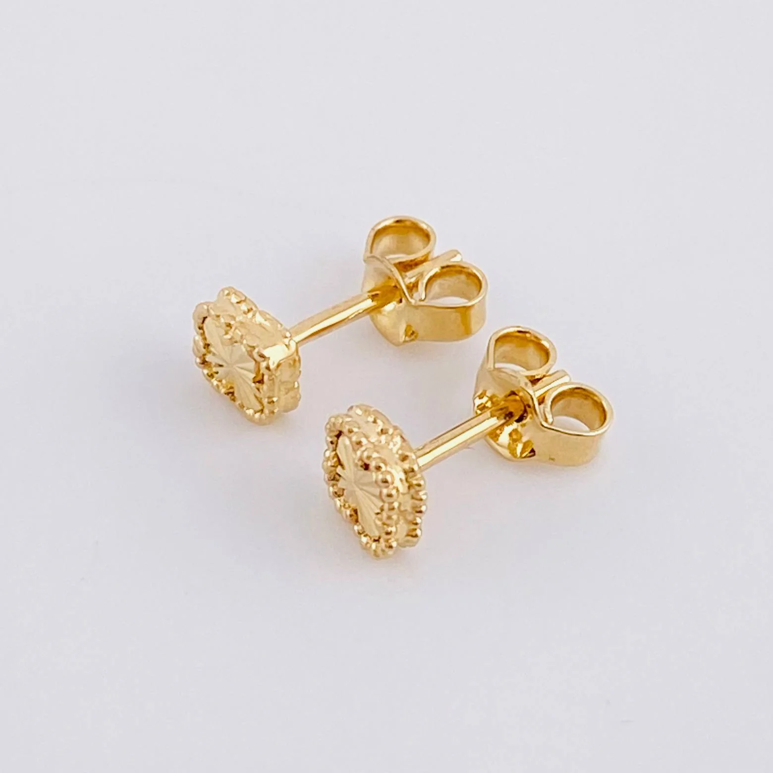 Topos Trebol Diamantado 1.25 g / in / 5.1 mm Oro Amarillo 18K - Image 3
