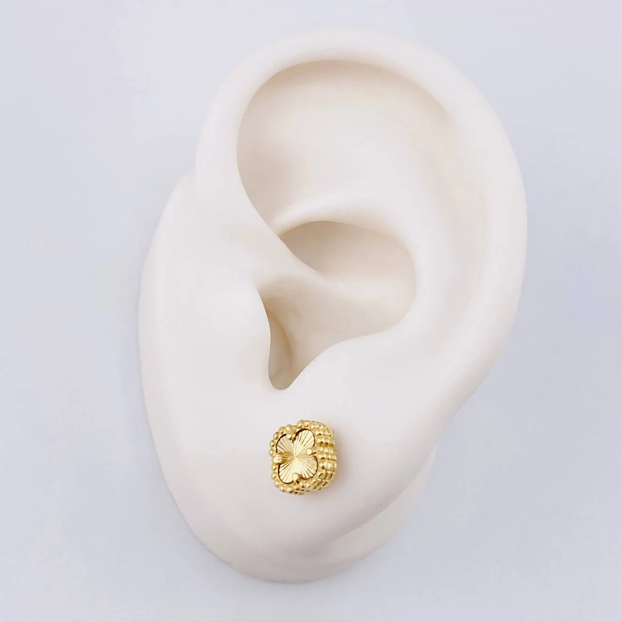 Topos Trebol Diamantado 1.9 g / in / 7.2 mm Oro Amarillo 18K - Image 4
