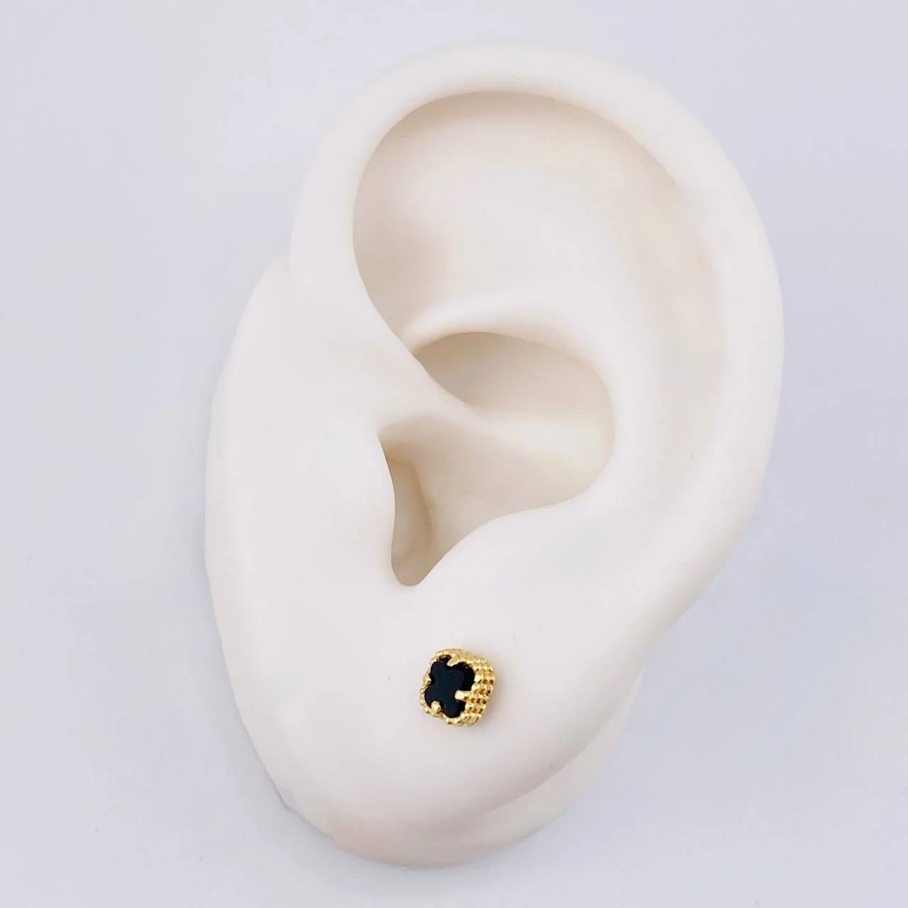Topos Trebol Onix Negro 1.15 g / in / 5.05 mm Oro Amarillo 18K - Image 4