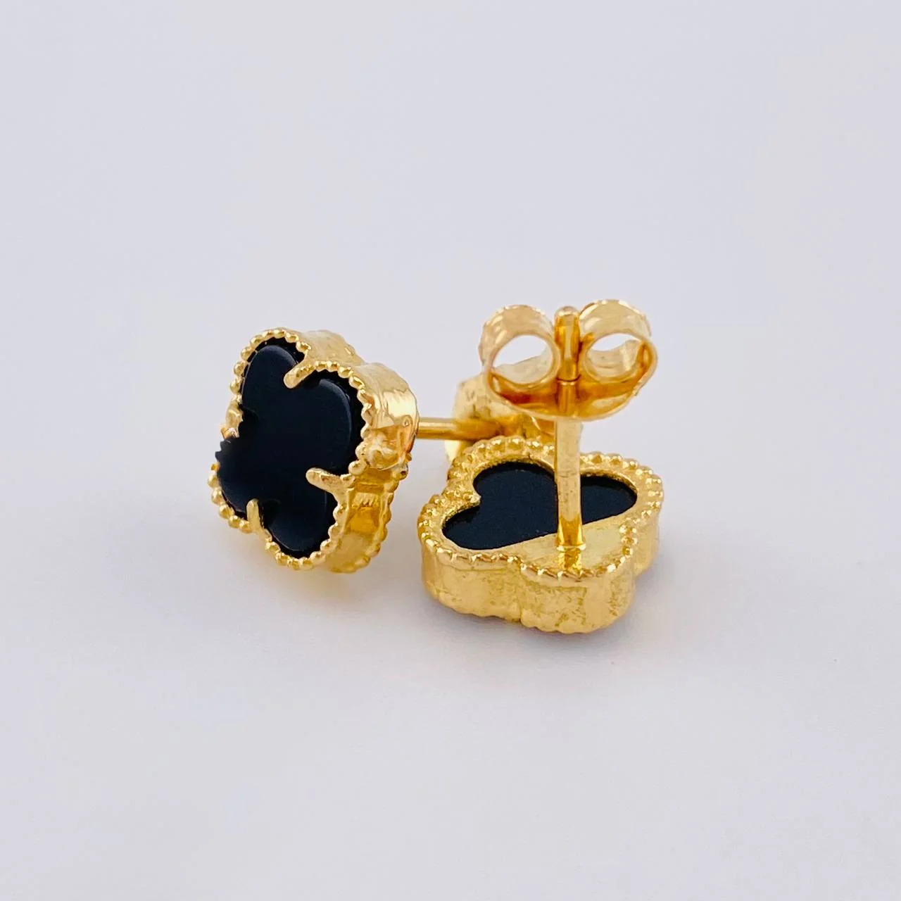 Topos Trebol Onix Negro 2.2 g / in / 8.45 mm Oro Amarillo 18K - Image 4