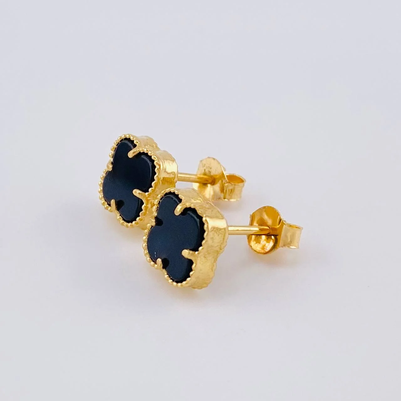 Topos Trebol Onix Negro 2.25 g / in / 8.4 mm Oro Amarillo 18K - Image 3